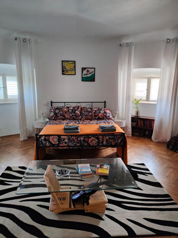 Volta 8 Rooms Trieste Bagian luar foto