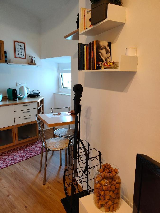 Volta 8 Rooms Trieste Bagian luar foto