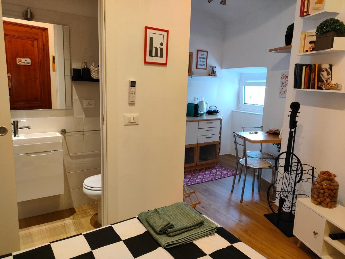 Volta 8 Rooms Trieste Bagian luar foto
