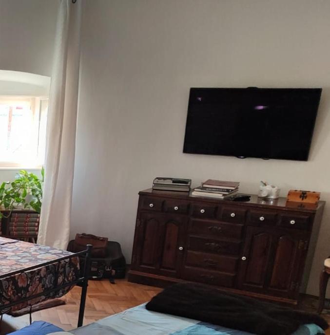 Volta 8 Rooms Trieste Bagian luar foto